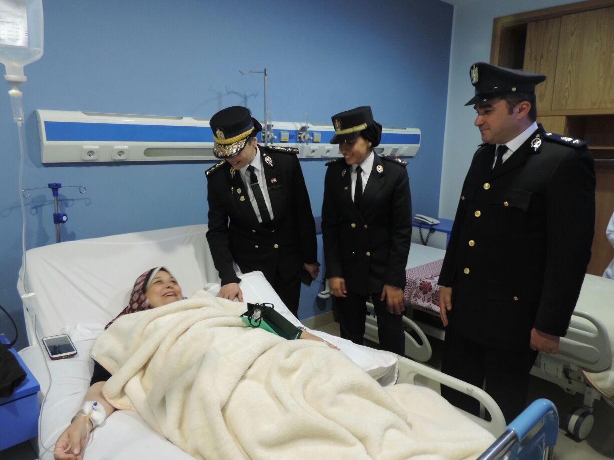 الشرطة النسائية تزور السيدات المرضى بمستشفى الشرطة