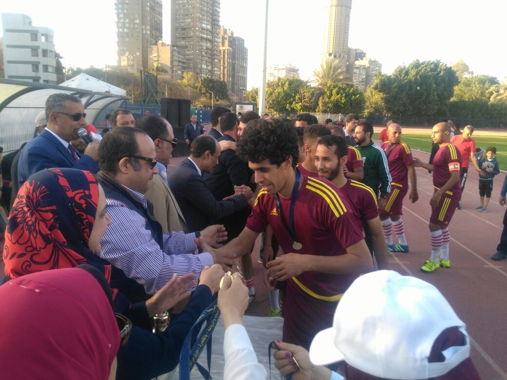 مراسم تسليم الكأس لمركز شباب القطامية مراسم تسليم الكأس لمركز شباب القطامية