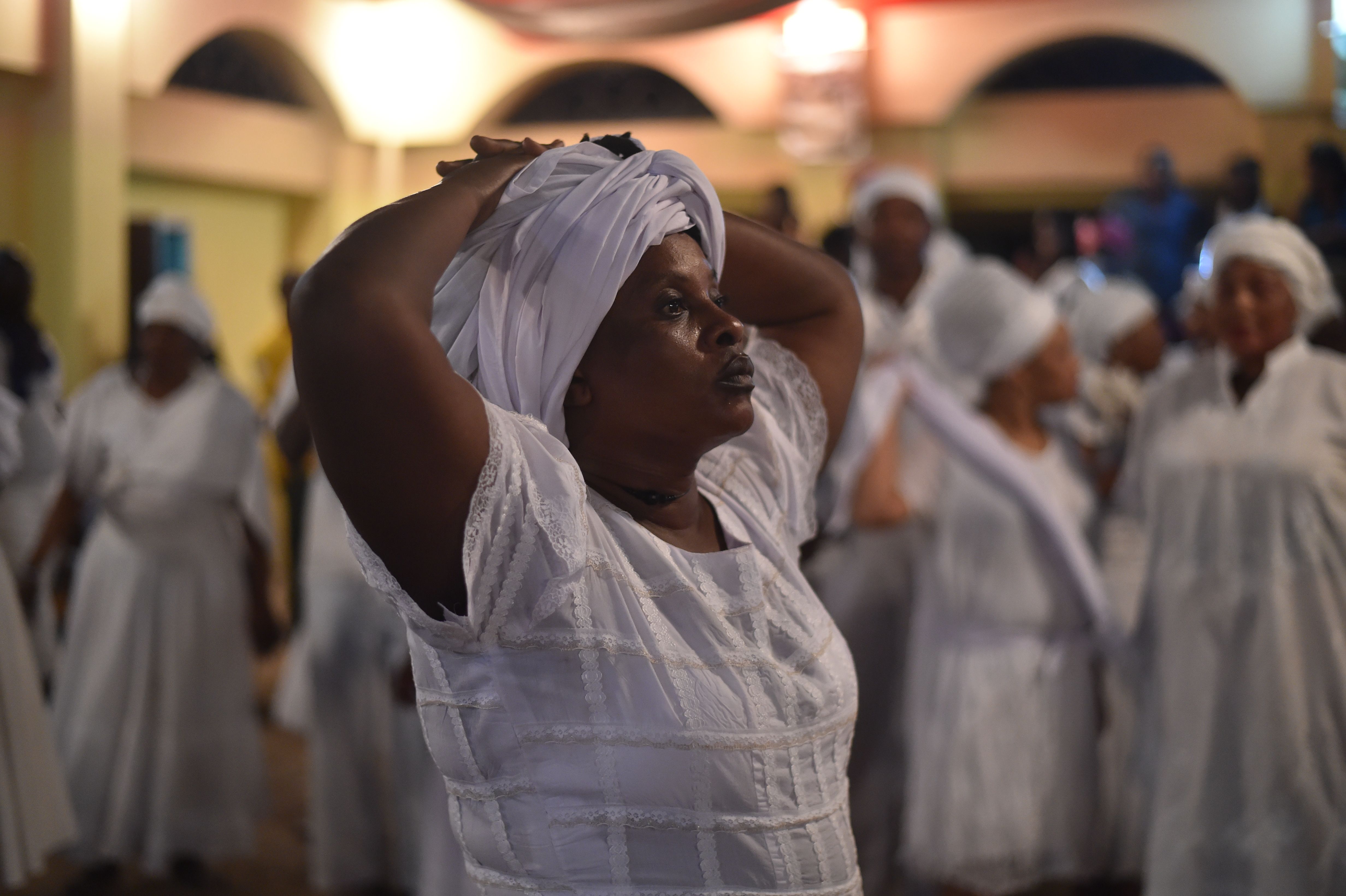 سيدة فى هايتى تشارك باحتفالات الفودو