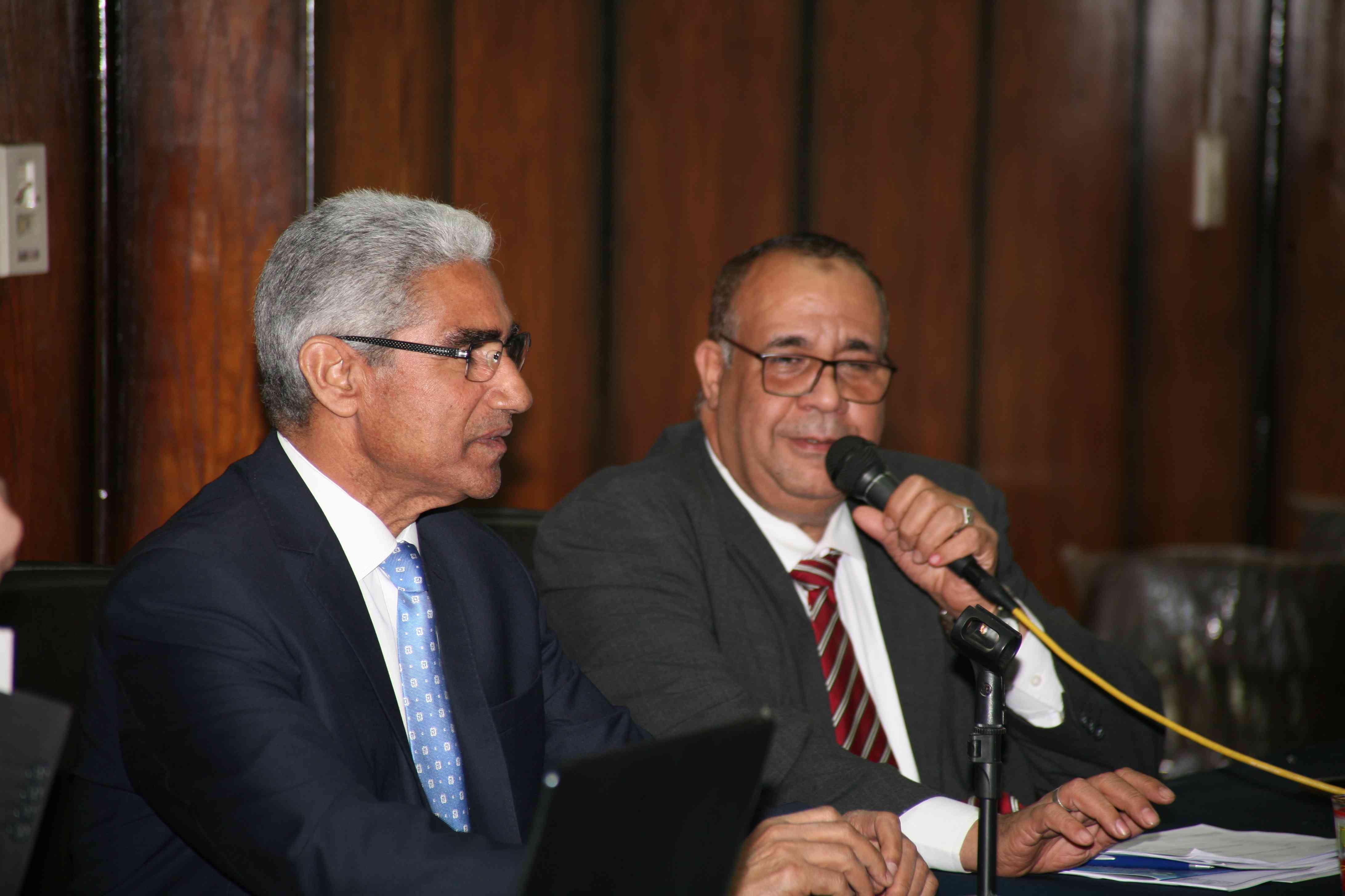 رئيس الجامعه و عميد كله الطب رئيس الجامعه و عميد كله الطب