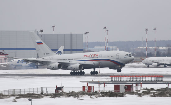 طائرة الدبلوماسيين الروس المطرودين من أمريكا تصل موسكو