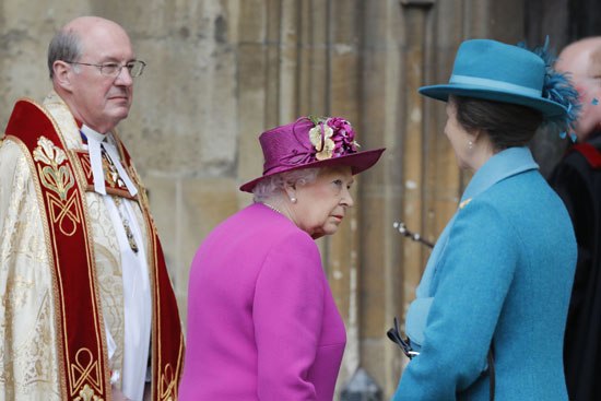 الملكة إليزابيث تحتفل بقداس عيد الفصح
