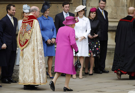 الملكة إلزابيث تصل قداس عيد الفصح