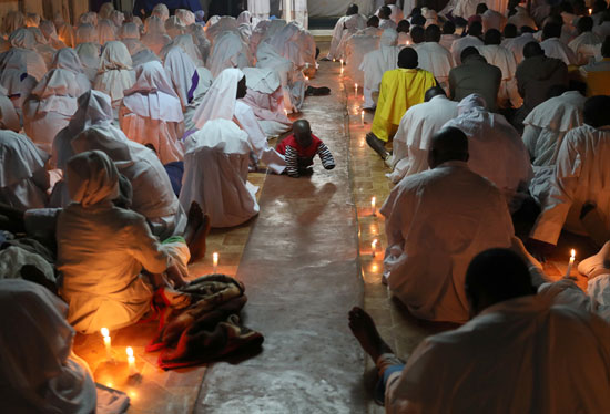 صلوات عيد الفصح داخل كنيسة فى كينيا