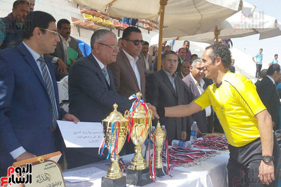 محافظ المنيا يشهد نهائى دورى مراكز الشباب لكرة القدم   (2)