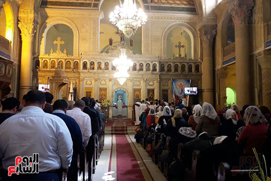 أول قداس لأحد الزعف بالكنيسة المرقسية بالإسكندرية