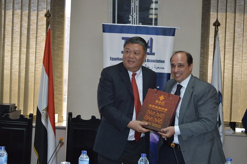 توقيع بروتوكول تعاون بين جمعية رجال الأعمال والصين توقيع بروتوكول تعاون بين جمعية رجال الأعمال وغرفة صناعة هاينان