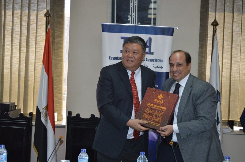 أحمد منير عضو جمعية رجال الأعمال المصرية ولى جان بغرفة تجارة وصناعة الصين