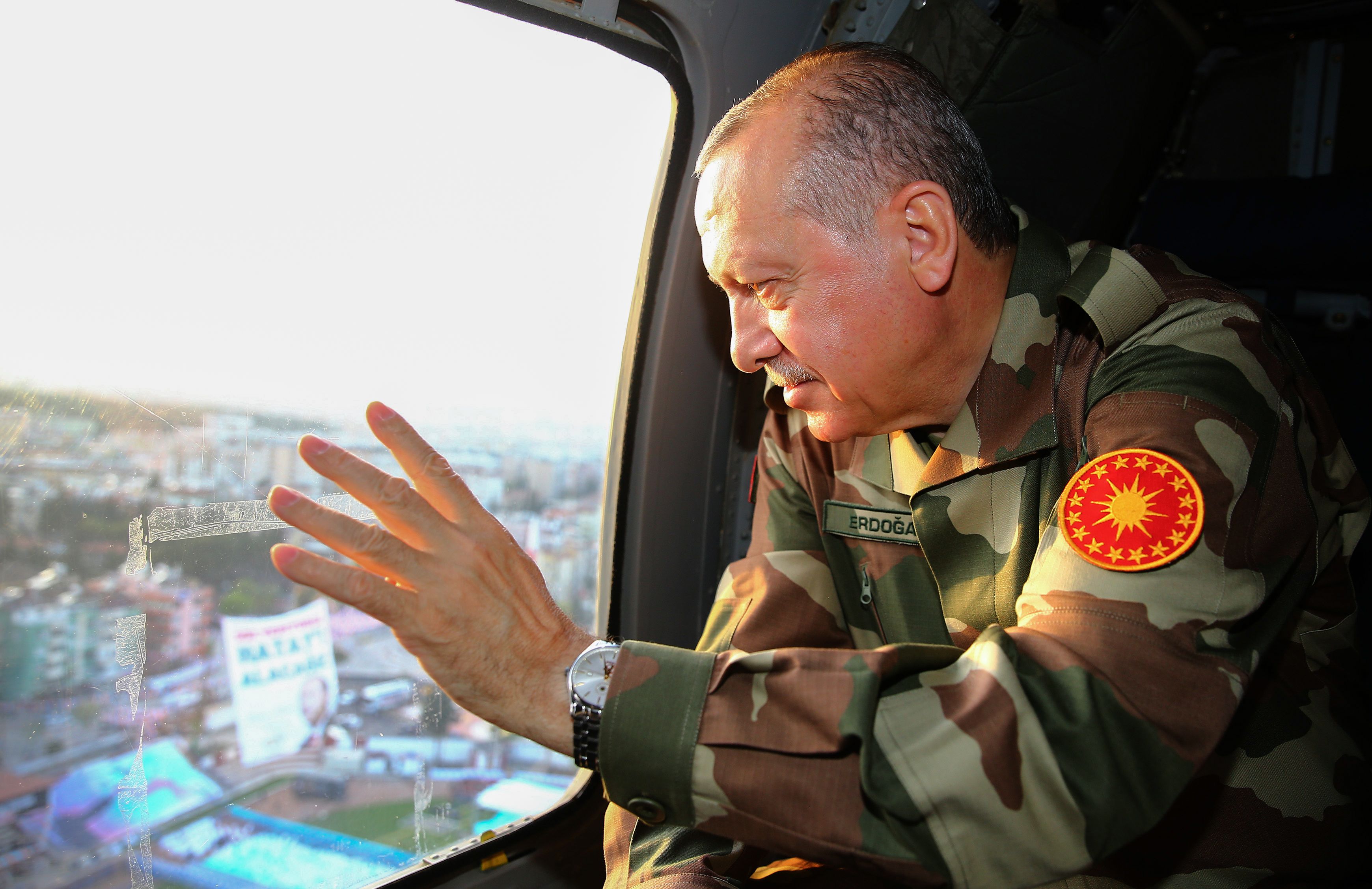 أردوغان داخل الطائرة أردوغان داخل الطائرة