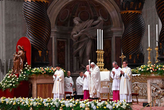 البابا فرنسيس يؤدى صلوات عيد الفصح