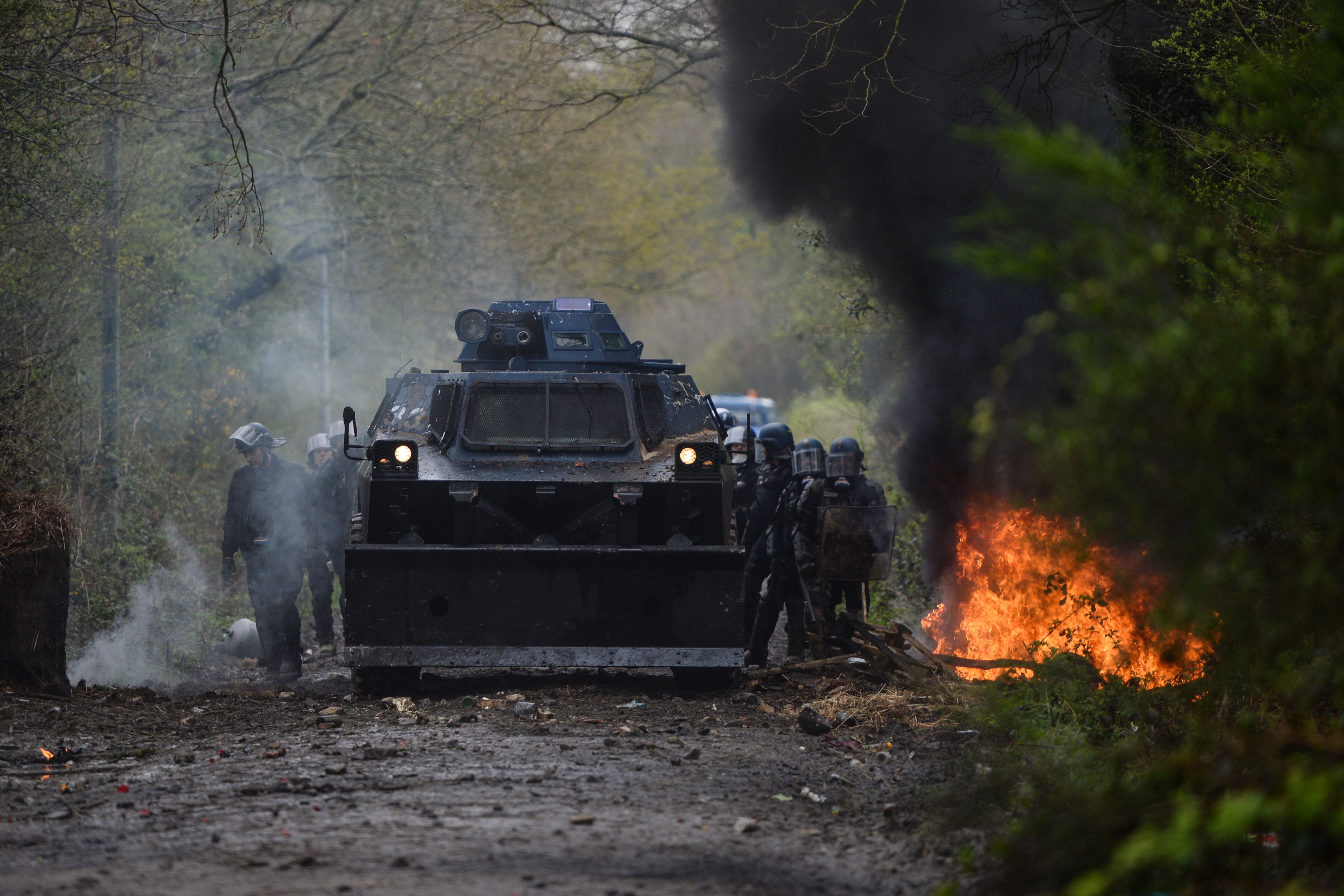 اشتباكات بين الشرطة الفرنسية ومتظاهرين