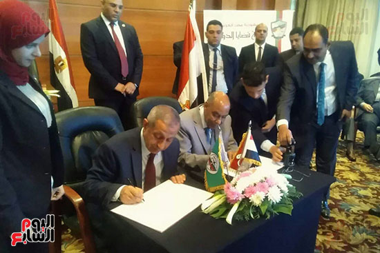 رئيس قضايا الدولة أثناء توقيعة بروتوكول التعاون مع الأكاديمية العربية