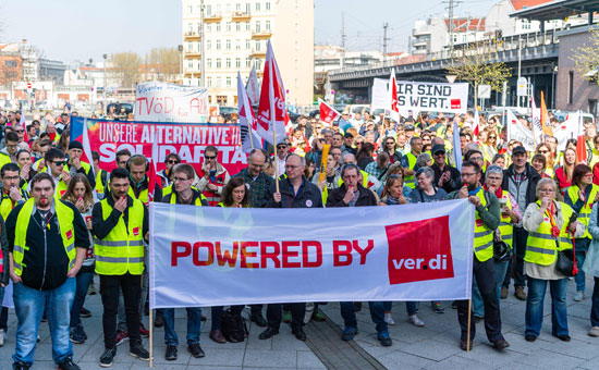  جانب من إضراب العاملين فى ألمانيا 
