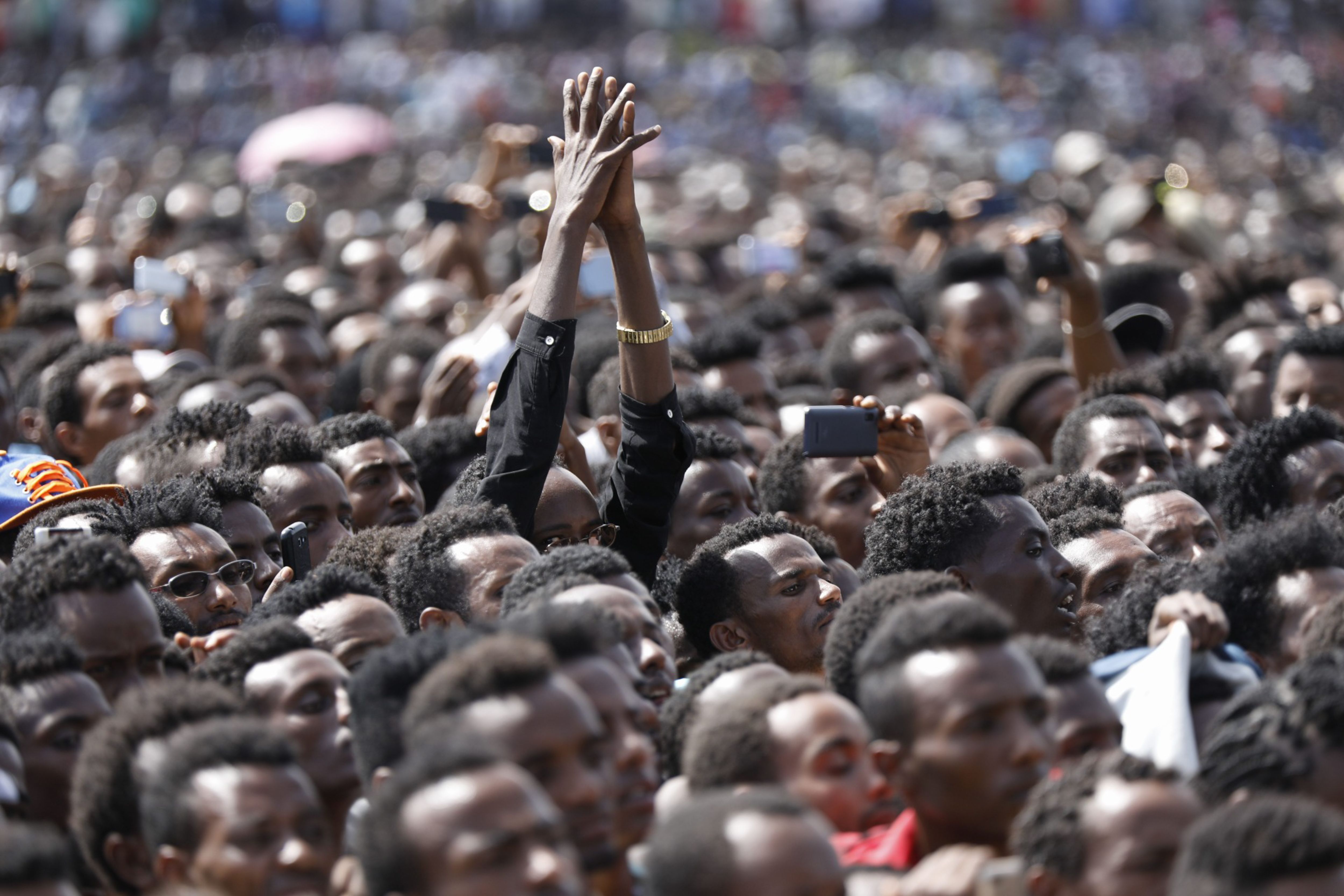 الآلاف فى إثيوبيا يرحبون برئيس الوزراء الجديد