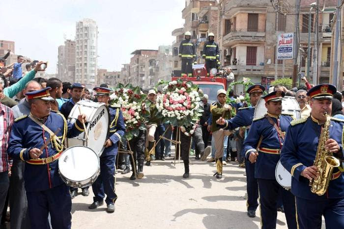 محافظ الشرقية ينعى شهيد الواجب الوطنى  (3)