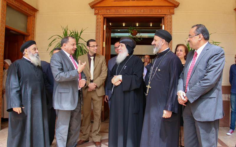 رئيس جامعة بنى سويف يزور مطرانية  (3)