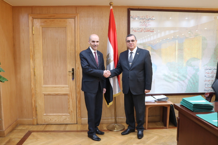 محافظ الفيوم مع سفير جورجيا (2)