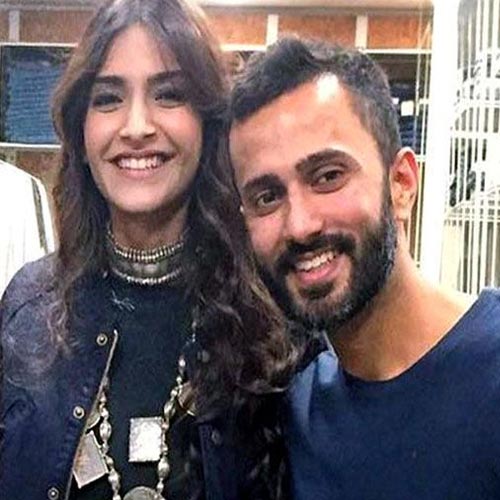 omg-sonam-kapoor-and-anand-ahuja-to-get-married-in-april-2018-1-21083-aps-so2