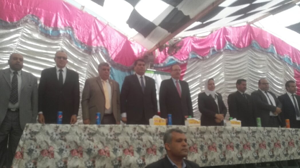 1- المحافظ ومسؤولو الفاو اثناء الاحتفال 1- المحافظ ومسؤولو الفاو اثناء الاحتفال