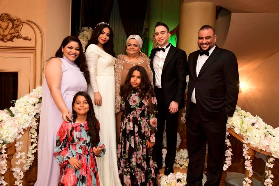 صورة عائلة مع شيرين وحسام حبيب