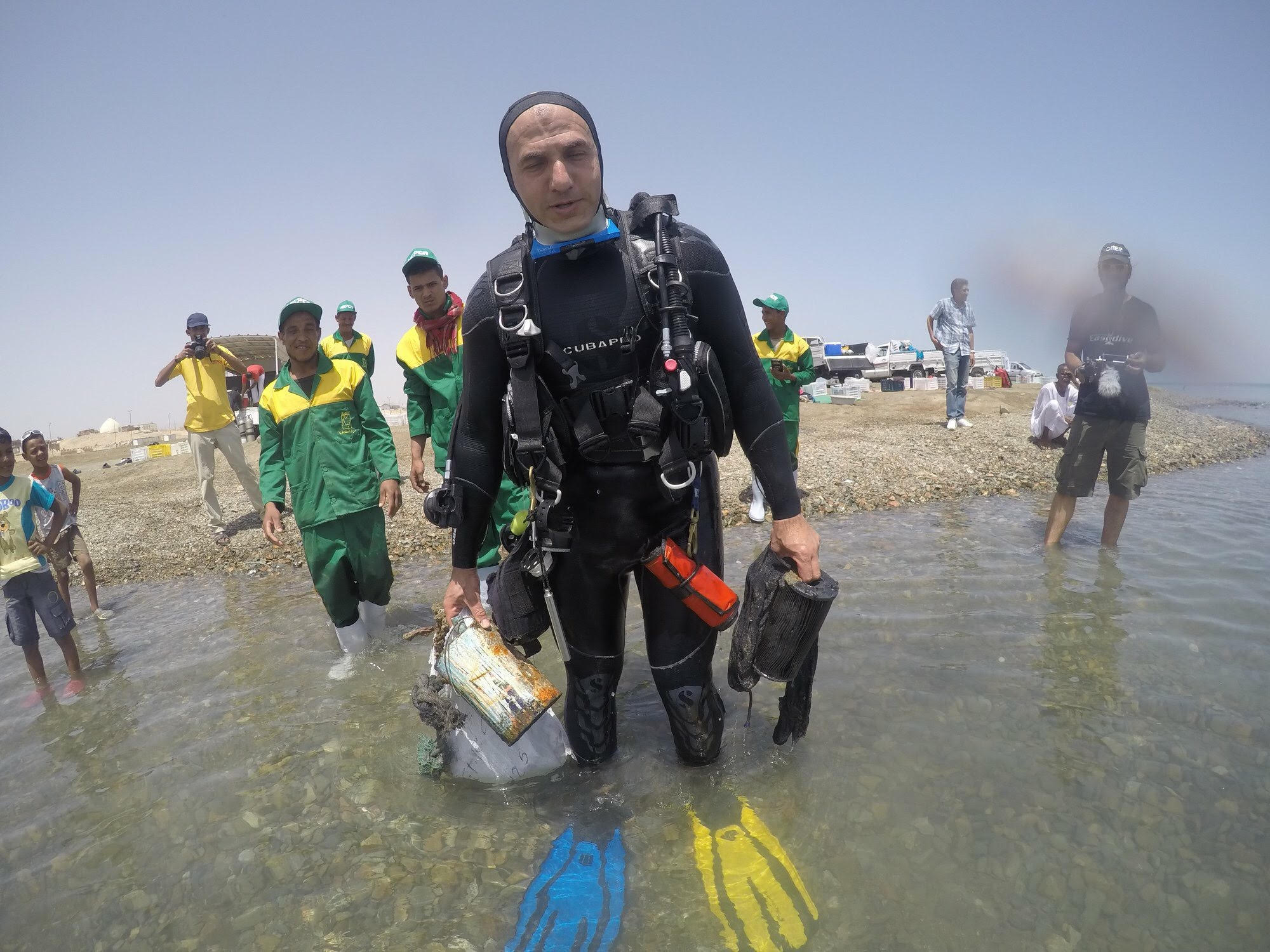 جانب من مبادرة تنظيف قاع البحر بمرسى علم