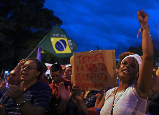 احتجاجات فى البرازيل ضد الحكم بسجن لولا دا سيلفا
