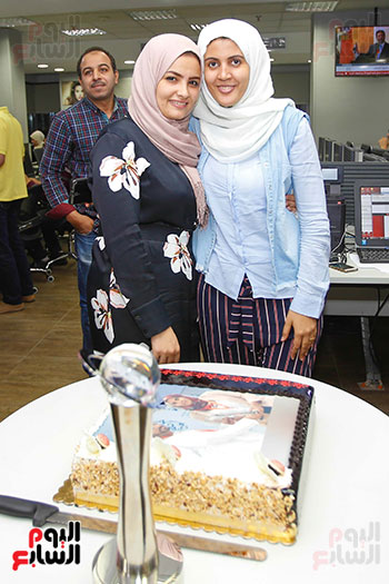 صور اليوم السابع تحتفل بحصد الزميلتين أسماء شلبى وإيمان حنا جوائز صحفية (16)