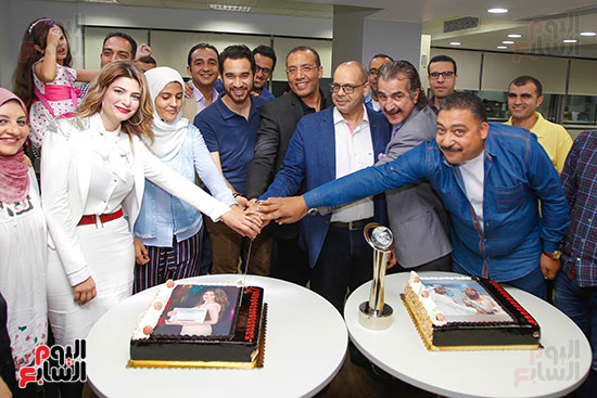 صور اليوم السابع تحتفل بحصد الزميلتين أسماء شلبى وإيمان حنا جوائز صحفية (24)