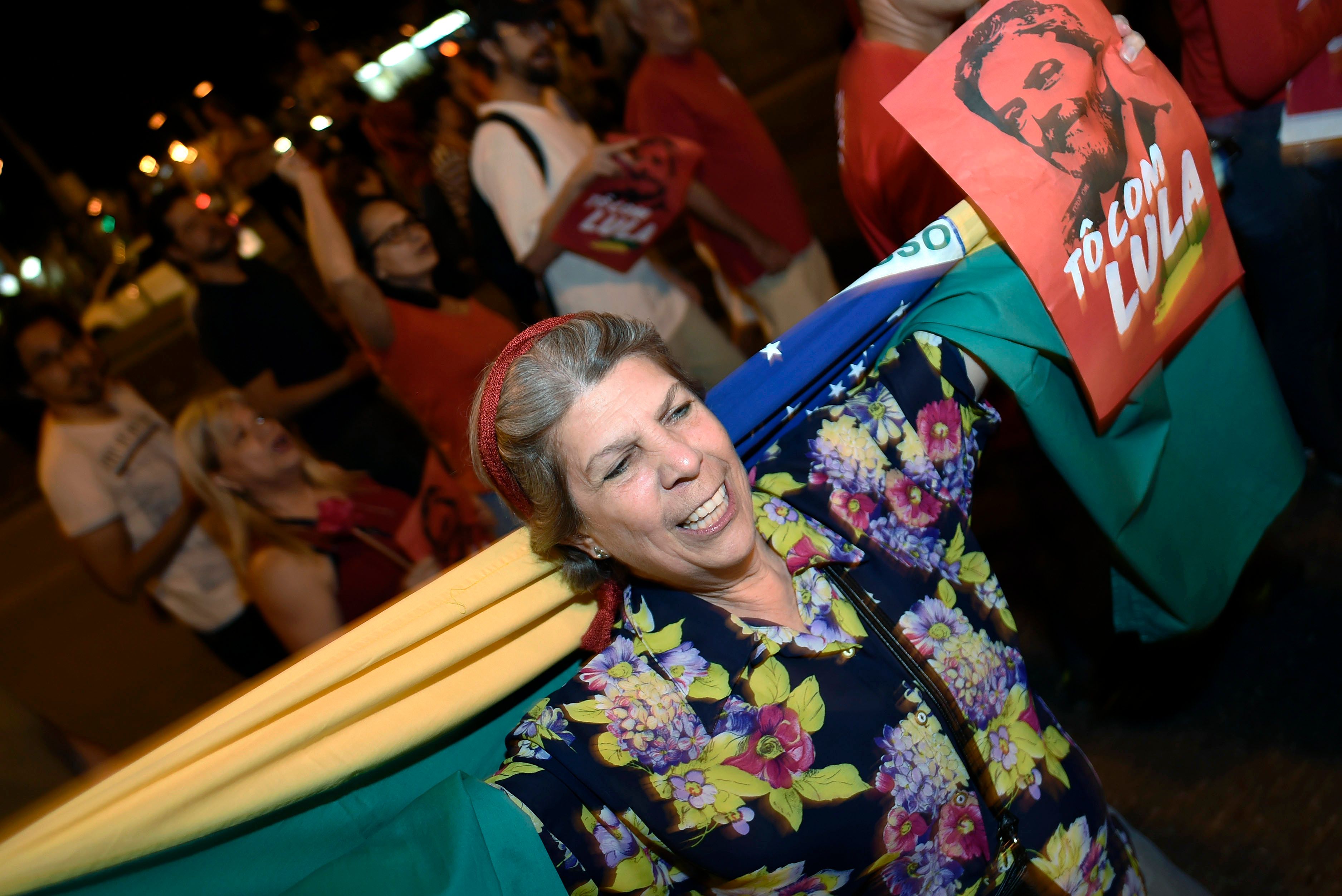 لافتات التأييد للرئيس البرازيلى السابق لولا دا سيلفا