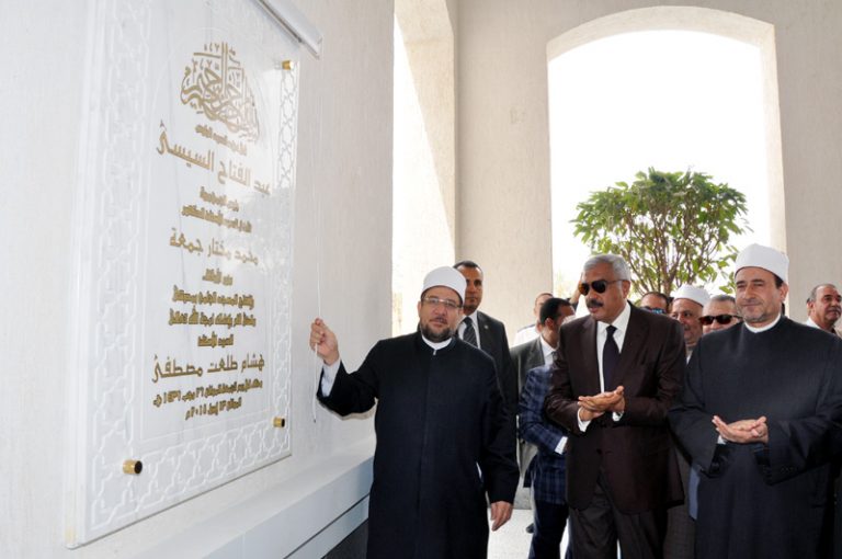 وزير الأوقاف يفتتح مسجد مدينتى (2)