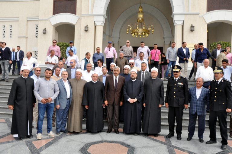 وزير الأوقاف يفتتح مسجد مدينتى (12)