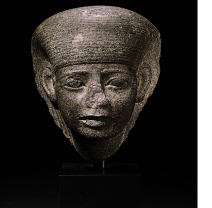 تمثال لرأس فرعونية