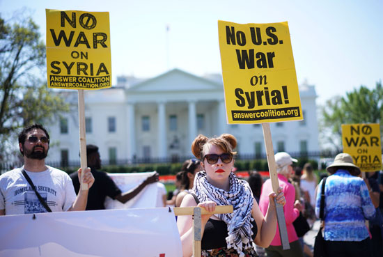 لافتات معارضة للتدخل الأمريكى فى سوريا 