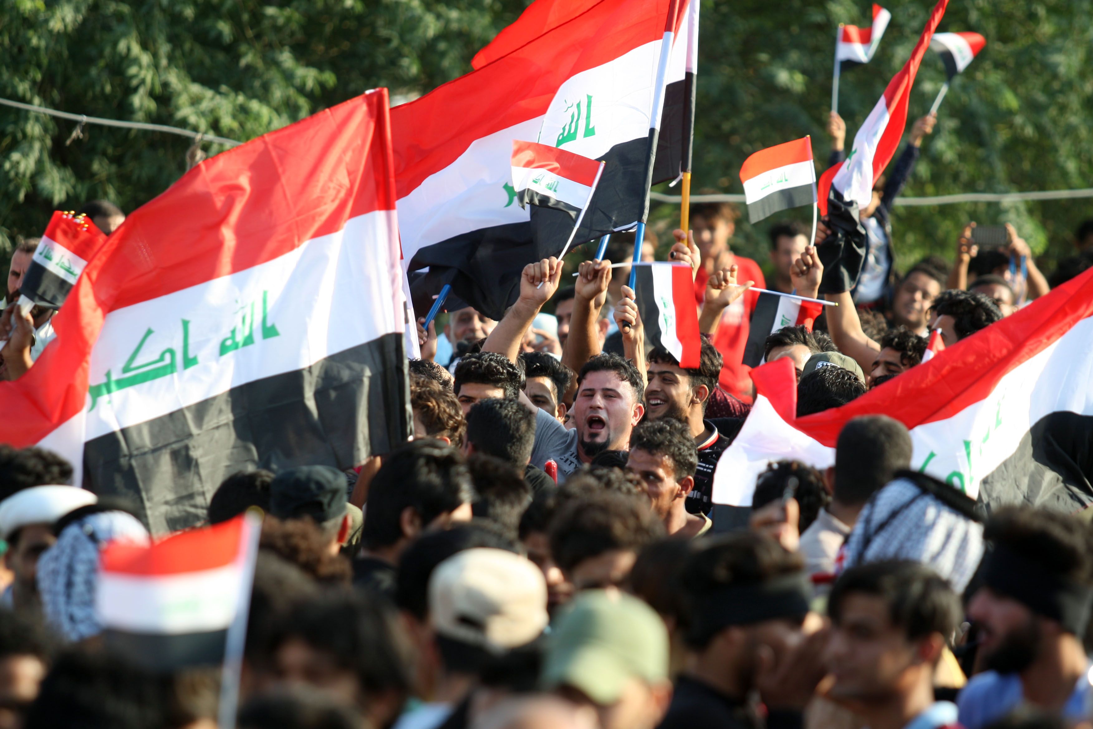 العراقيون يتظاهرون ضد ضربات أمريكا وحلفائها على سوريا