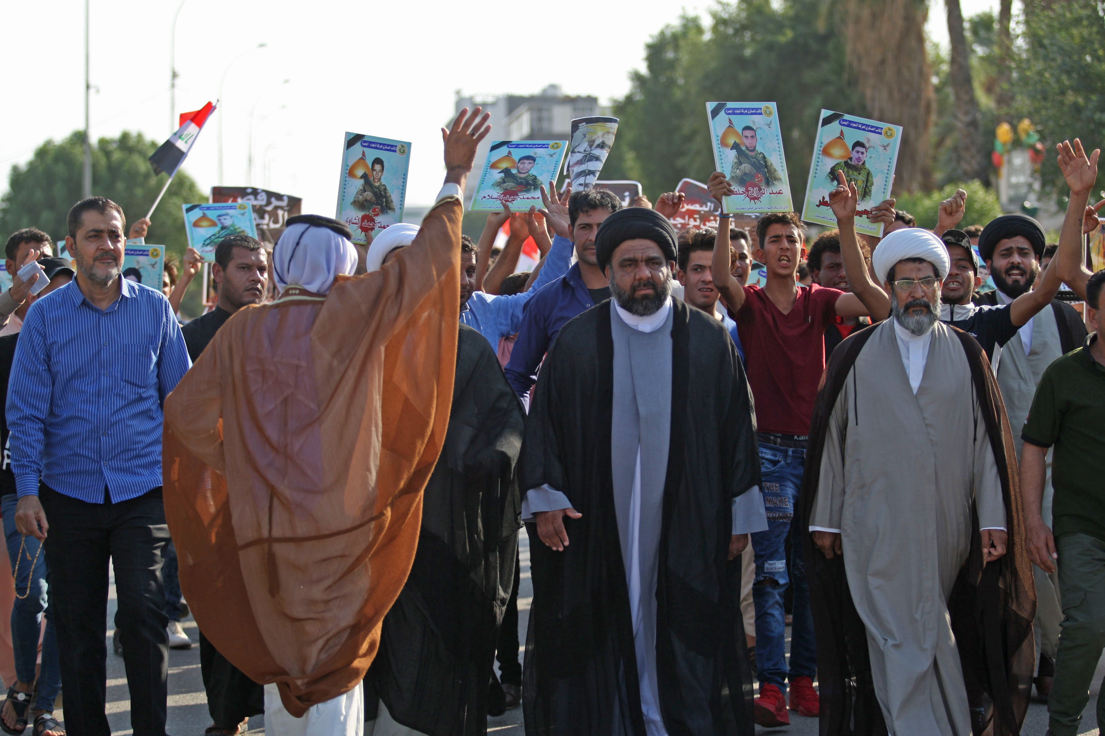 مسيرة فى العراق للتضامن مع سوريا