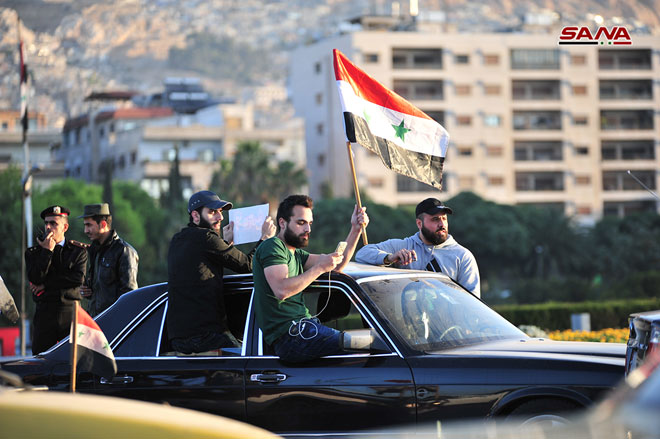 جانب من احتفالات مواطنى سوريا بفشل العدوان