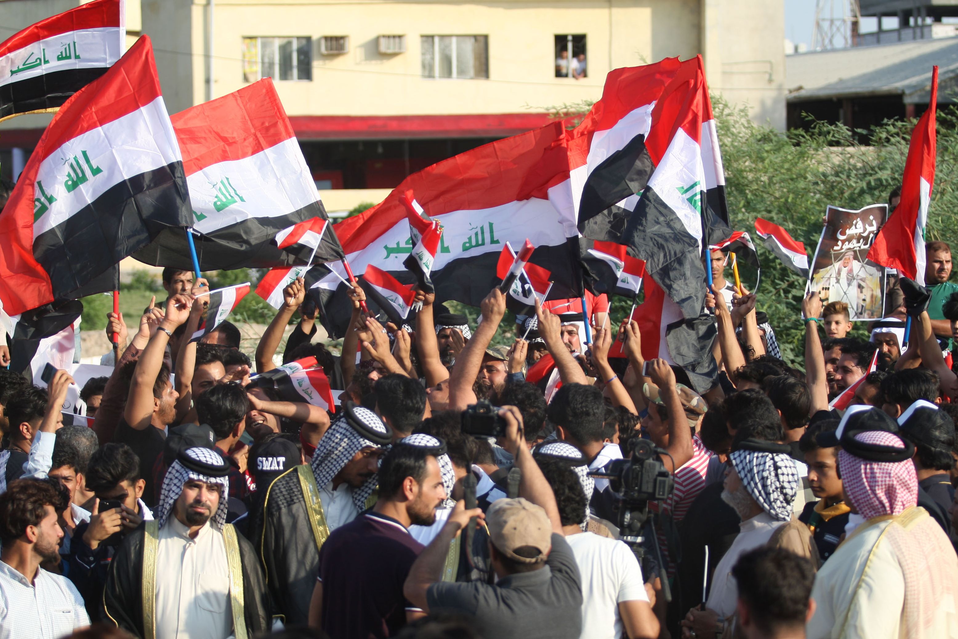 مظاهرات عراقية للتنديد بالضربات الغربية على سوريا