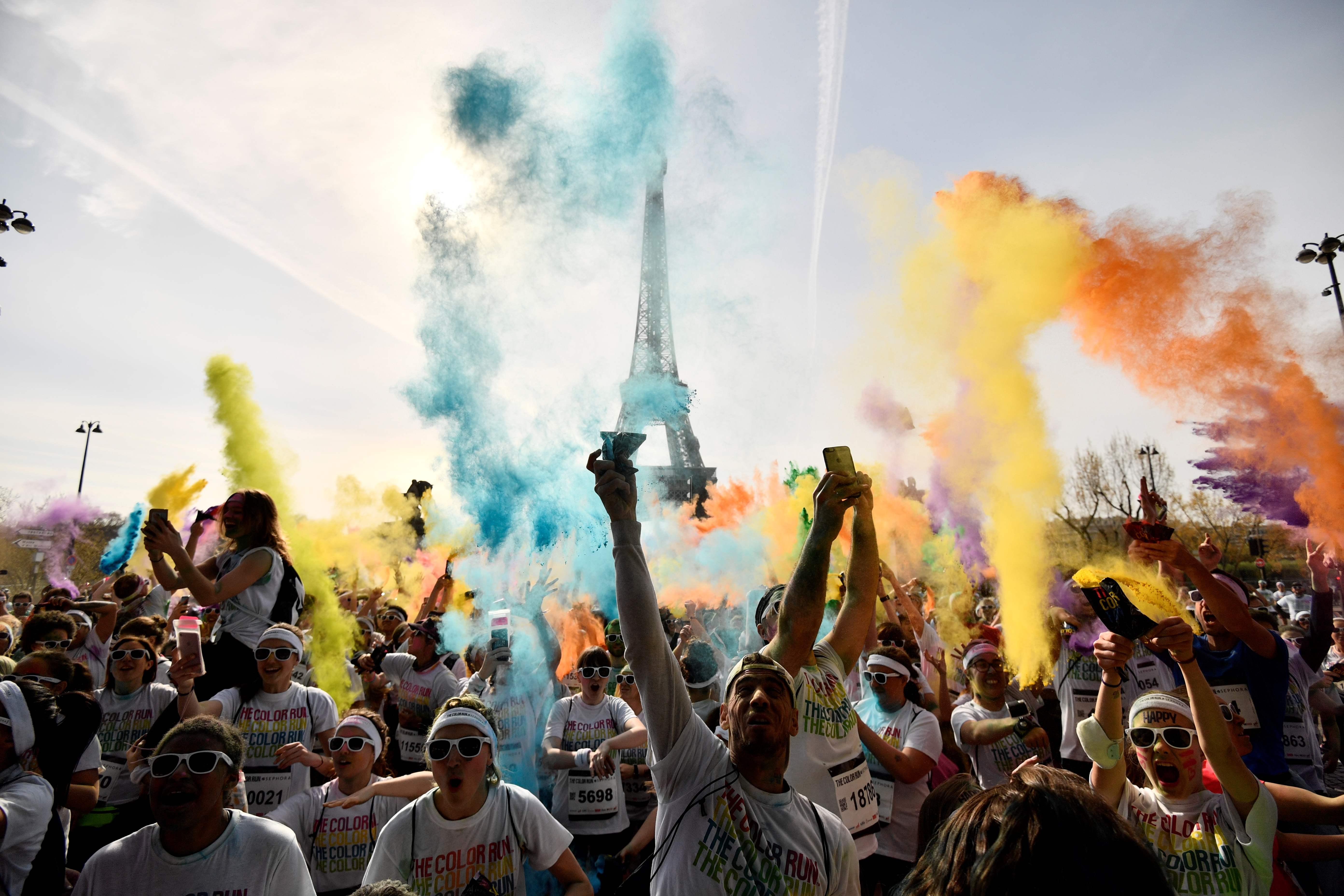 احتفالات الفرنسيين بمهرجان الألوان 