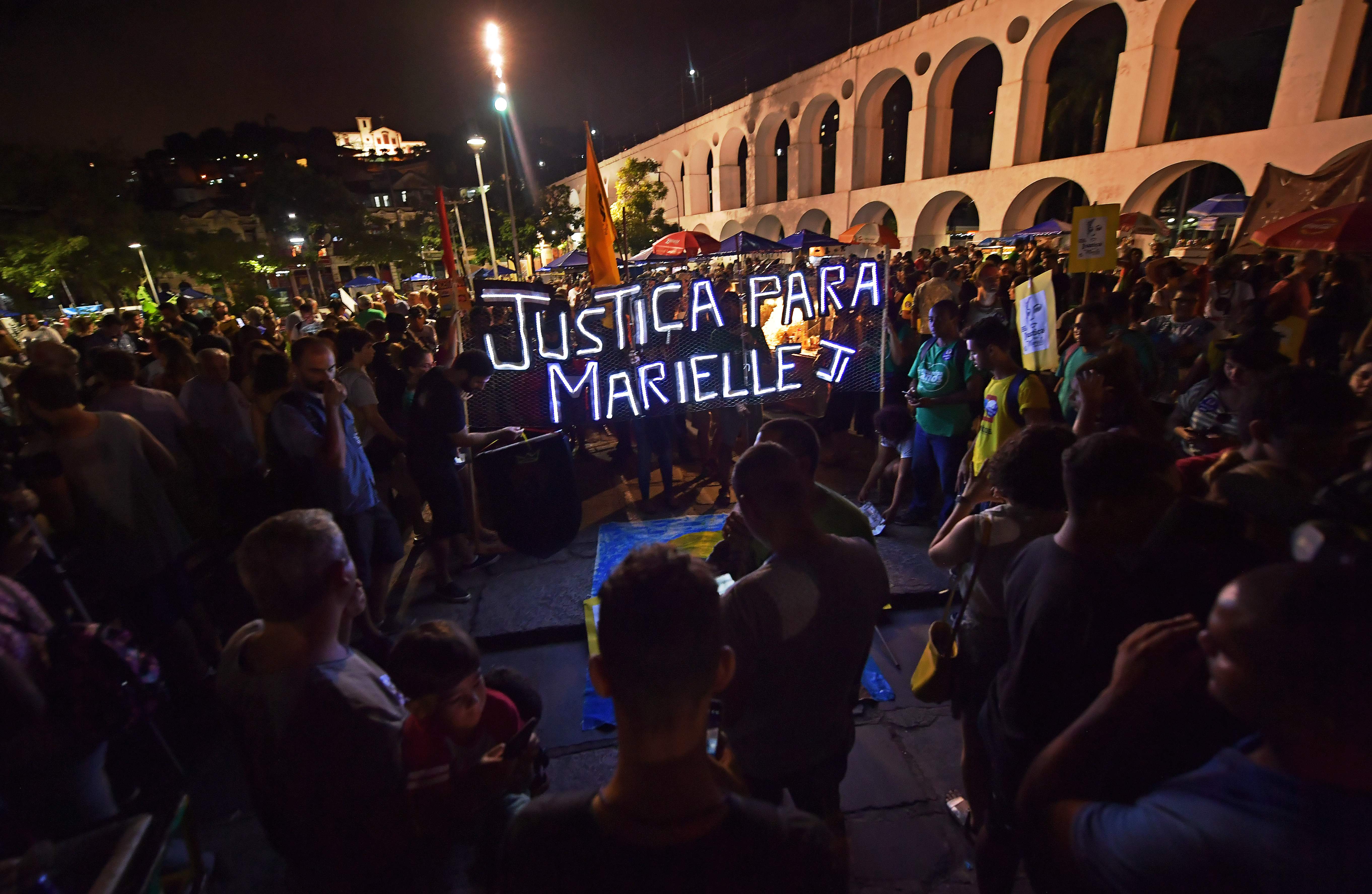 جانب من مظاهرات البرازيل بعد شهر من اغتيال مارييل فرانكو