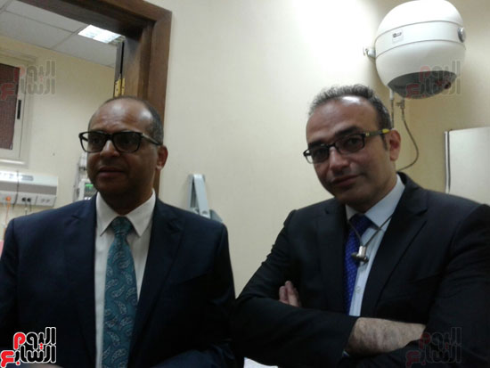 الدكتور خالد جودت استاذ جراحات السمنة مع نائب مدير مستشفى الدمرداش