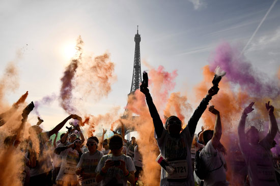  احتفالات مهرجان الألوان فى باريس