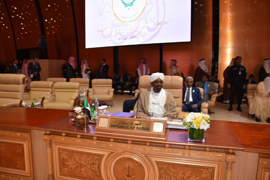 رئيس السودان خلال القمة العربية فى السعودية