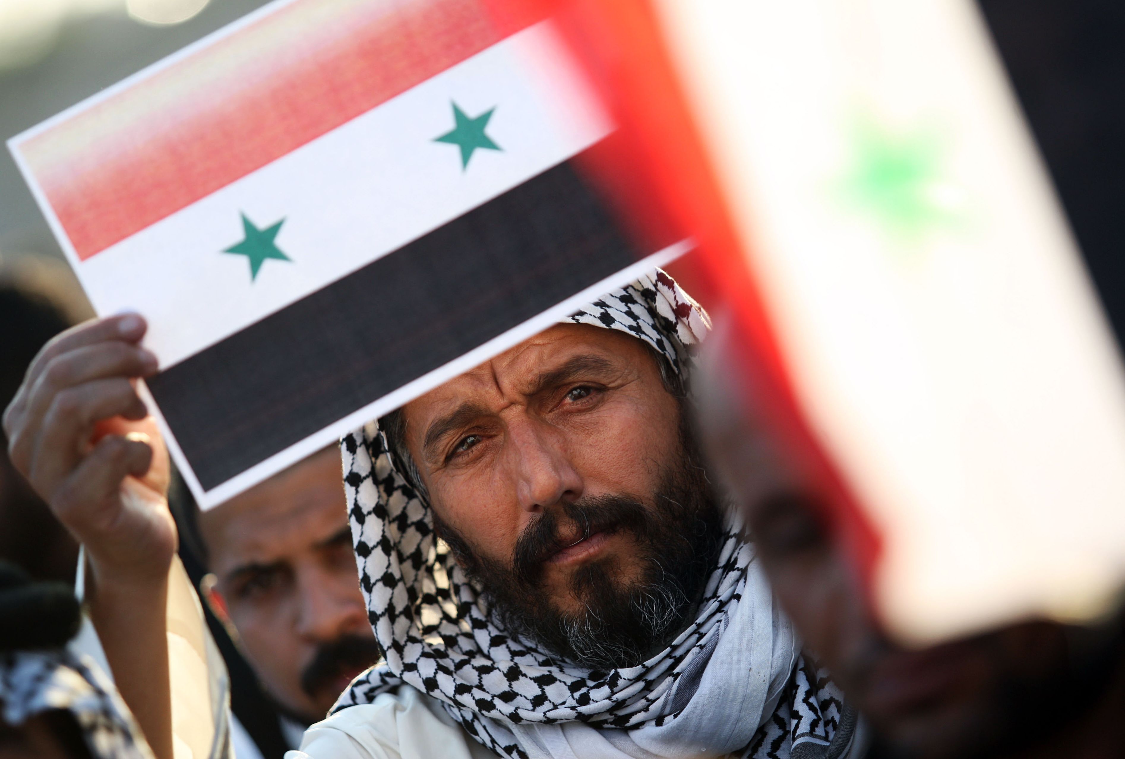 رفع العلم السورى فى العراق