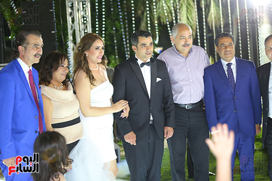 العامرى فاروق وطارق قنديل مع العروسين