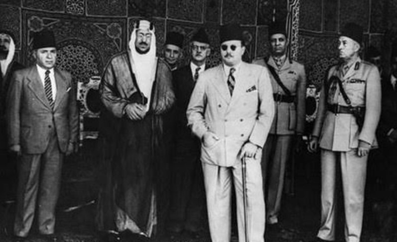 الملك فاروق ملك مصر خلال أول قمة عربية