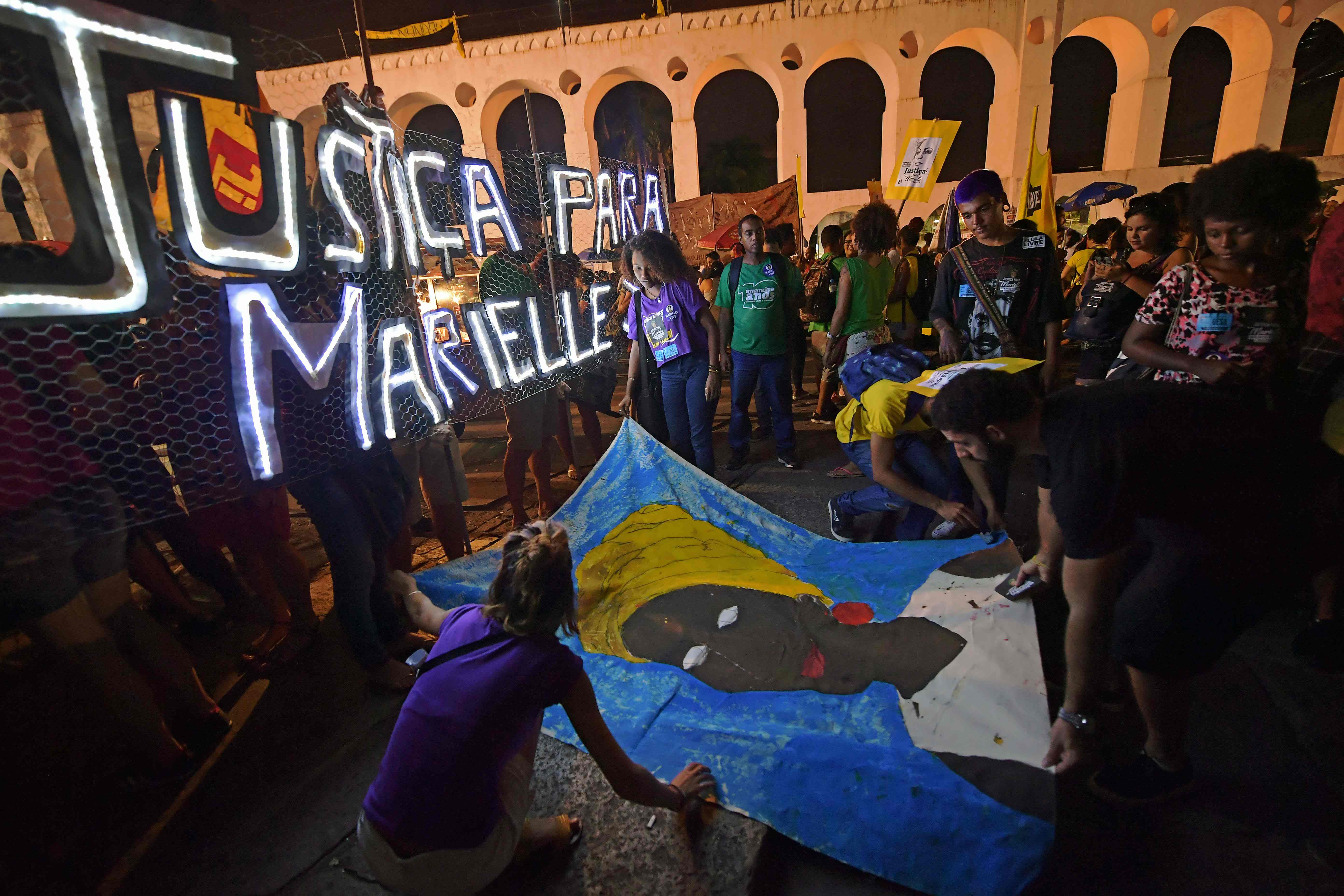 مسيرة فى البرازيل بعد شهر من اغتيال مارييل فرانكو
