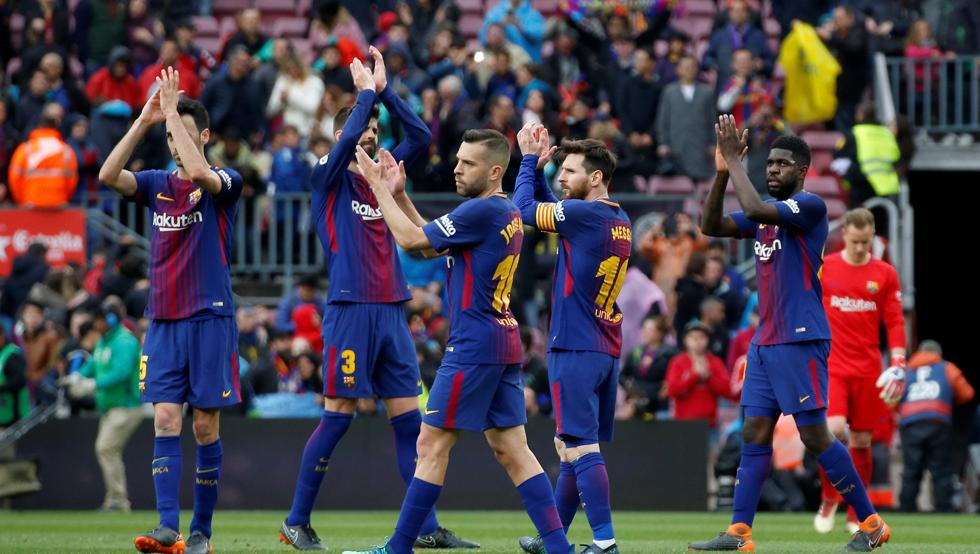 لاعبو برشلونة وتحية لجماهير البلوجرانا