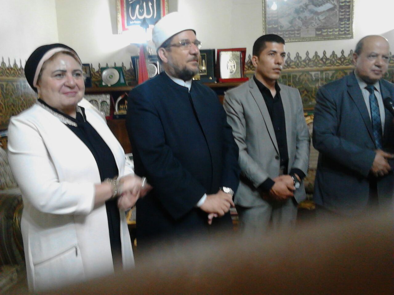 وزير الأوقاف مع باحث ماجستير الدكتوراه (2)