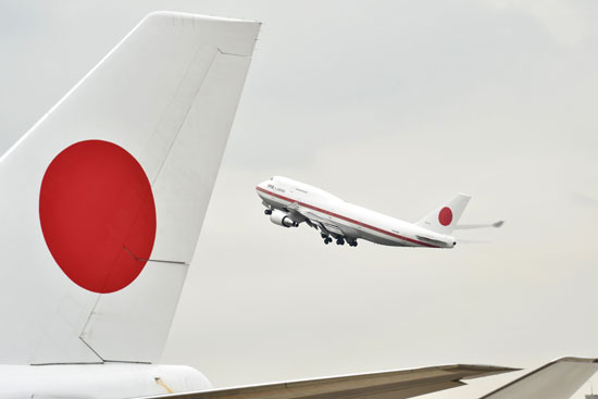  إقلاع طائرة رئيس وزراء اليابان 