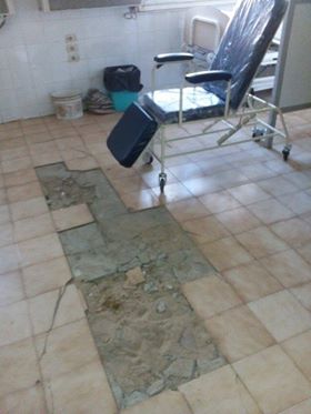 تكسير أرضية الغرفة بالمستشفى